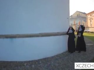 ביזאר מלוכלך וידאו עם catholic נזירות! עם מפלצת!