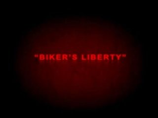 Biker\'s liberty. sin afeitar juvenil jackoff