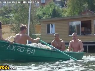 Еротичен брюнетка близо до на lake хардкор прецака видео