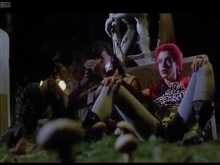 Linnea quigley en retorno de la vivo, adulto película 16