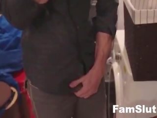 Zvrhlík step-dad obsessed s dcery kalhotky | famslut.com