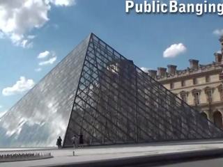 Louvre museum público grupo adulto vídeo trío