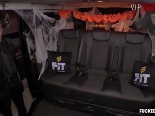 Vipsexvault - melati jae mendapat semua perilaku seks menyimpang di halloween malam di sebuah ceko taksi