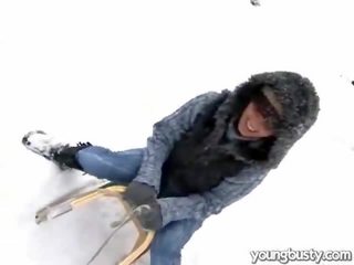 元気な oustanding おっぱい インサイド ザ· 雪