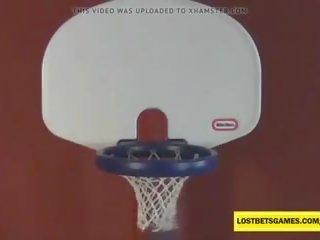 Sexy ragazze giocare spogliarello pallacanestro, gratis adulti video d4