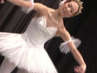 Ballet kathok jero torn go into during lesson