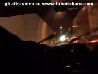 Troietta scopata em macchina fodido em o carro