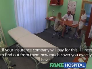 Fakehospital therapist accepts 好色之徒 russians 的阴户 如 付款