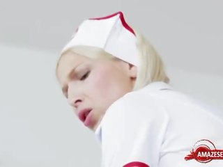 Groovy медсестра хардкор і кінчання