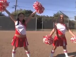 Cheerleader ragazze immediately dopo calcio gioco con quarterback