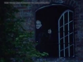 Nosferatu вампір bites незаймана дівчина, безкоштовно для дорослих відео f2