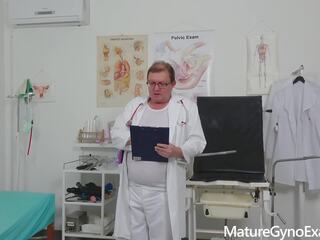 Physical examen y coño dedos de checa peasant mujer: ginecomastia fetiche grown-up sexo