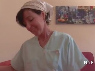 Frances mama seduces lad și dă ei fund dreapta după rimming