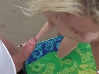 Jeanie Marie Blond Do phallus Sucking At The Beach