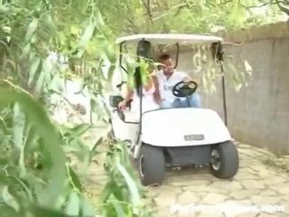 Vissée sur une golf cart