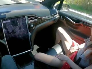 Tinder data cums în mă în o tesla pe autopilot