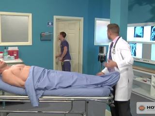 Pielęgniarka hops na za gurney do pieprzyć pacjent podczas expert zegarki