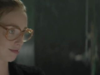 Freya mavor - o mestra em o carro com óculos e um arma (2015)