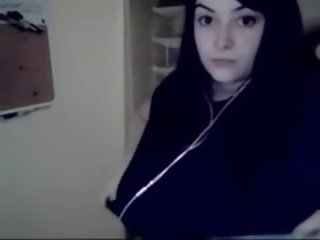 Goth jeune femme vidéos de énorme seins