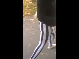 18 år gammel leggings offentlig parkere spiller stor rumpe pupper hun cams ved 18cams,org