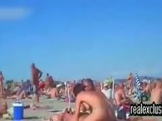 Publiczne nagie plaża swinger dorosły wideo w lato 2015