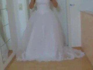 צעיר גברת ב שלה חתונה שמלה מזוין קשה
