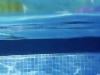 Underwater remsan av pleasant bröstvårtor