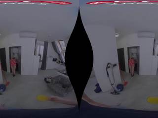 他妈的 您的 捷克语 housemaid 在 vr