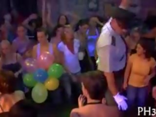 Yong minunat cuties în club sunt fericit pentru la dracu