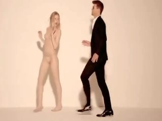 知更鳥 thicke - blurred lines ft. t.i. pharrell 裸 視頻