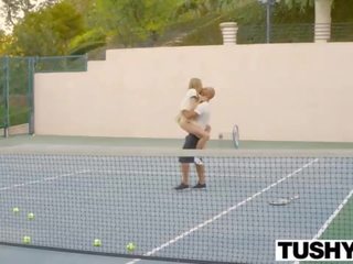 Bertukar pada tremendous fuck dengan yang tenis jurulatih