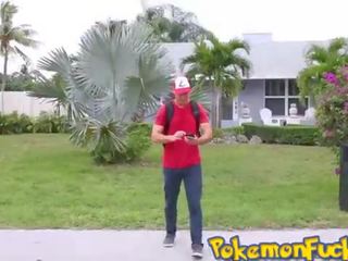 Een wild pikahoe appears! eerste pokemongo xxx scène!