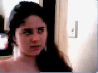 Arabe jeune femme projection corps et finguring sur webcam 6