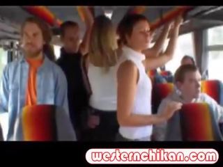 Jane teenager befummelt auf die bus &excl;