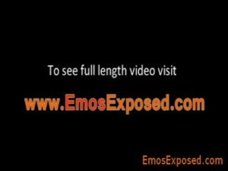 Homosexual emo arată lui mare phallus în selfshot de emosexposed