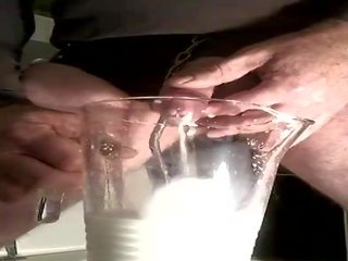Susu memasukkan di johnson dan air mani