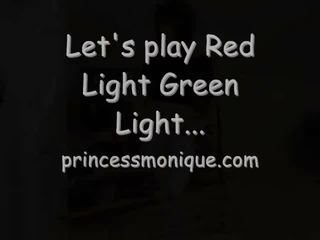 Princesse monique laisse jouer rouge lumière vert lumière