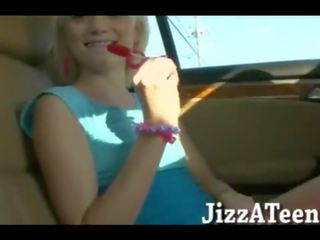 Pikkuruinen lassie moretta rakastaa tikkukaramelli ja xxx video-