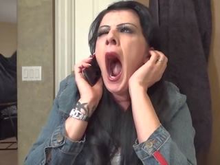 Michelle vince yawning par the telefons