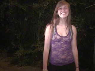 Okouzlující dospívající mladý žena veřejné špinavý video anonymní pronásledovat část jeden