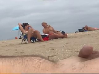 兴奋 到 是 seen 由 女 在 该 时刻 的 ejaculation/nudist 海滩