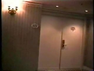 Securitate guard fucks streetwalker în hotel hallway